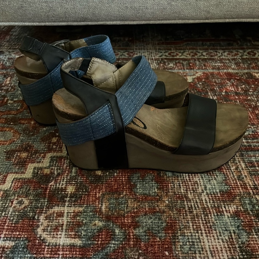 OTBT blue and black wedge. Size 9.